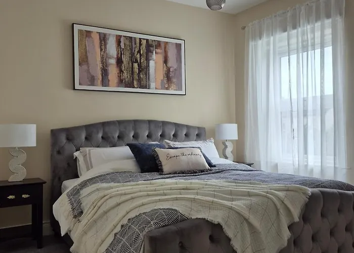 Entire Sleeps 8 Apartment Cloghjordan