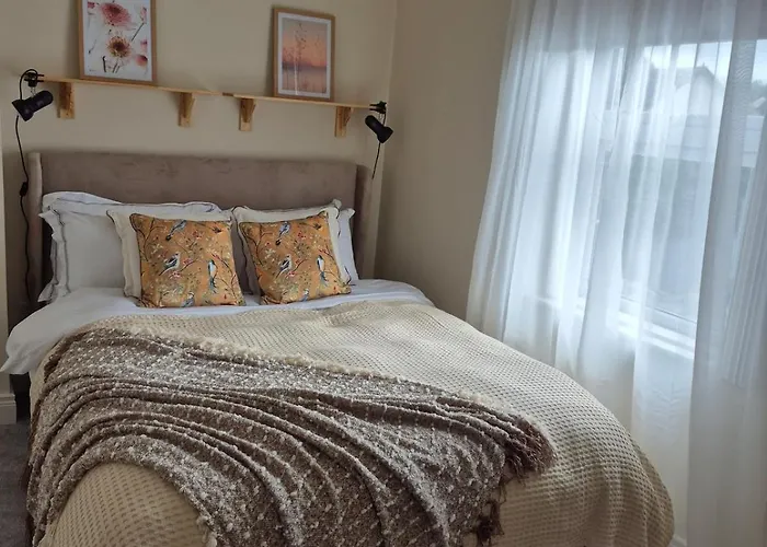 Entire Sleeps 8 Apartment Cloghjordan