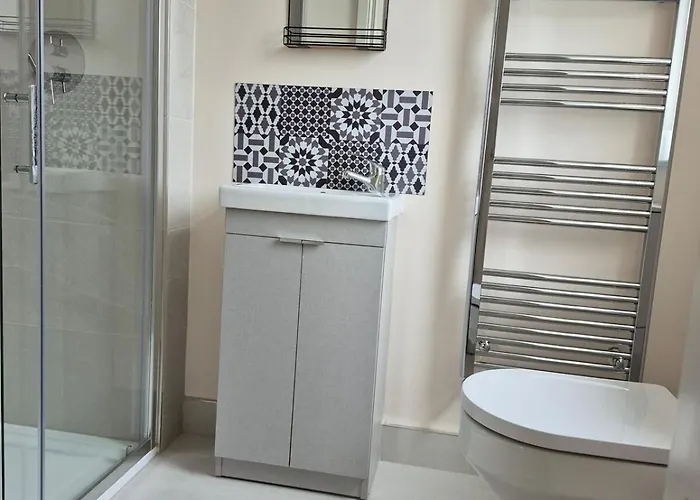 Entire Sleeps 8 * Cloghjordan